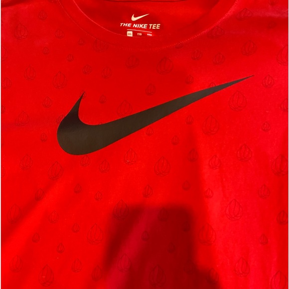 The Nike Tee Dri-Fit Red Swoosh Logo - Picture 5 of 7